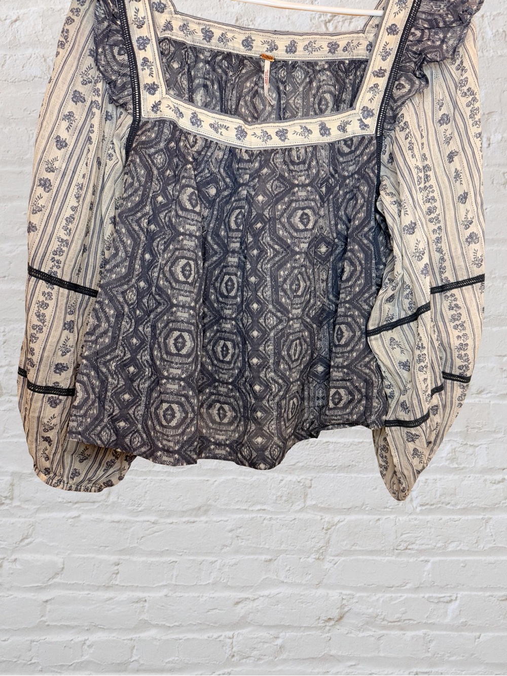 NWT Free People Mostly Meadow Blouse Ivory Combo Balloon Sleeve Cotton Large - Picture 4 of 8